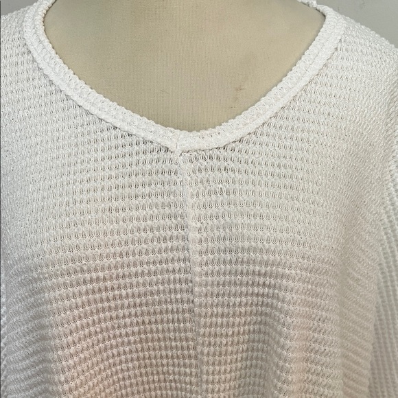 Women’s Zenana Waffle White Knit Sweater Top V-Neck Dolman Sleeve High-Low Hem - Picture 3 of 9
